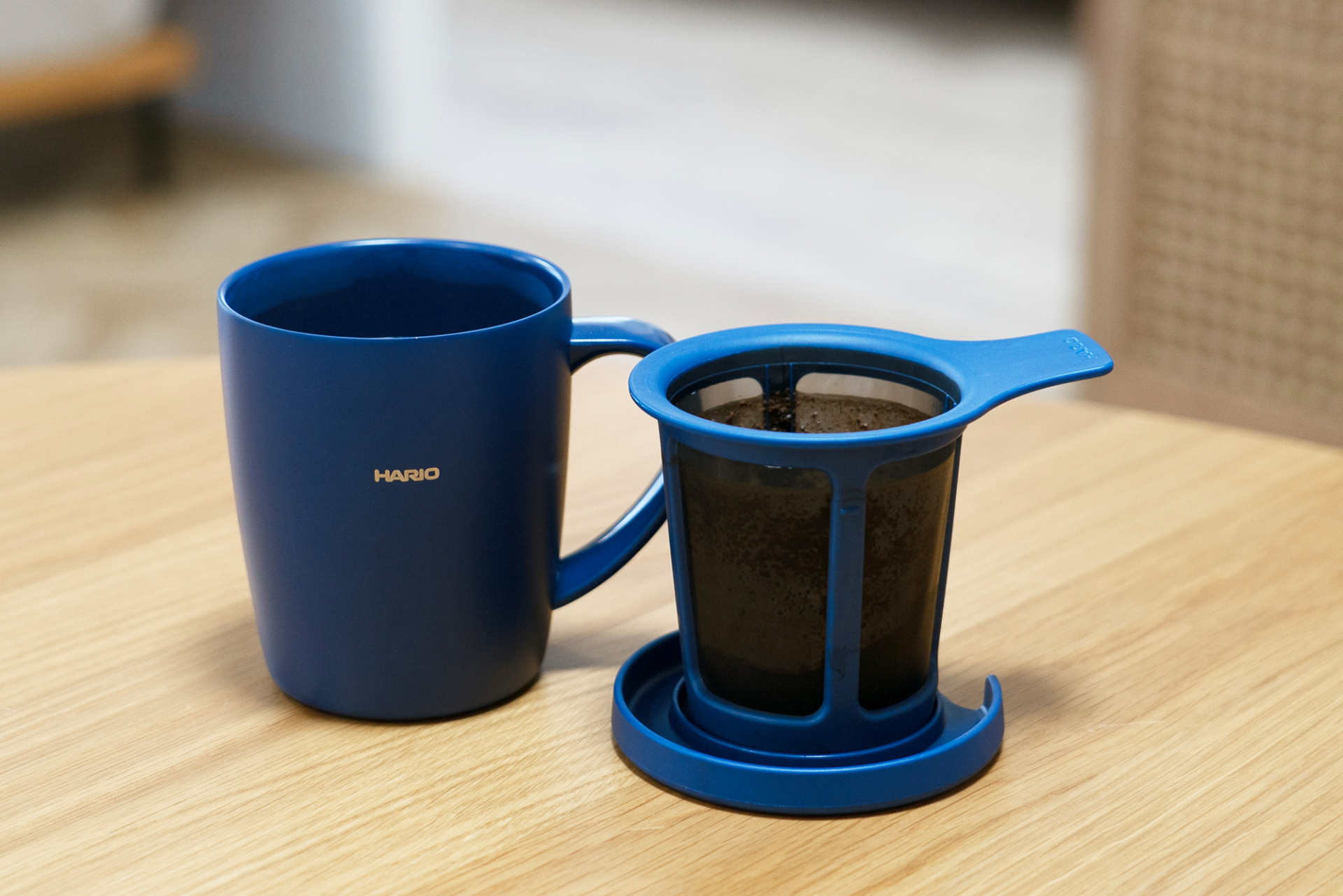 新色「ネイビー」は夜空を思わせる落ち着いた深みのある色合い。シックで男女問わず選びやすい