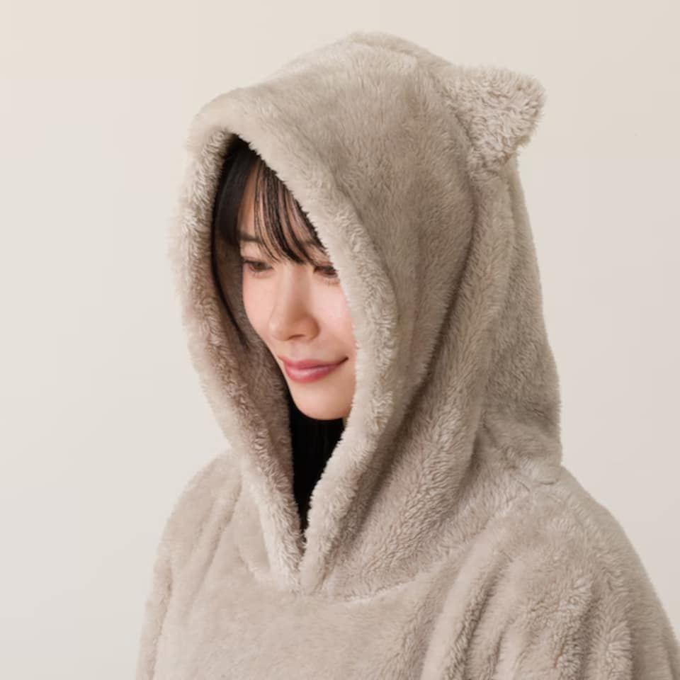 デコホーム、ネコがかわいいルームウェア「着る毛布」。抱っこポケット