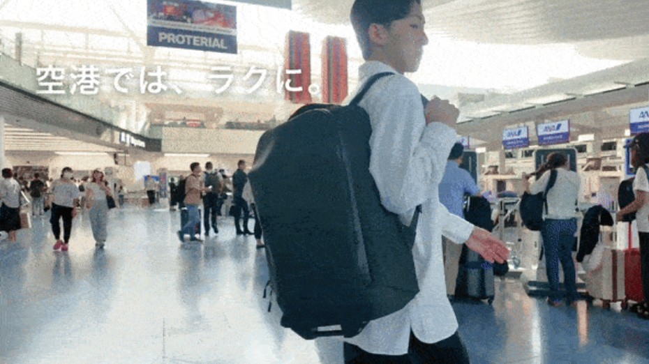 車輪の収納は片手で可能、背中が汚れない