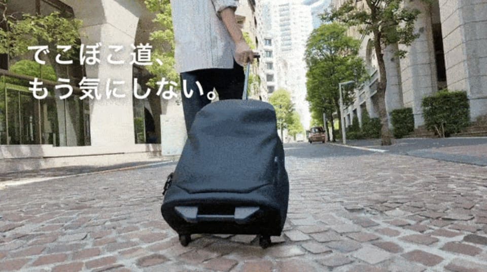 車輪を磁力で格納してキャリーからリュックに瞬間変形する「WIM」先行