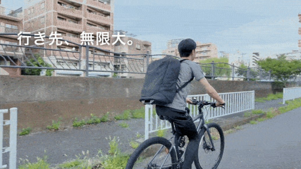 車輪の収納は片手で可能、背中が汚れない