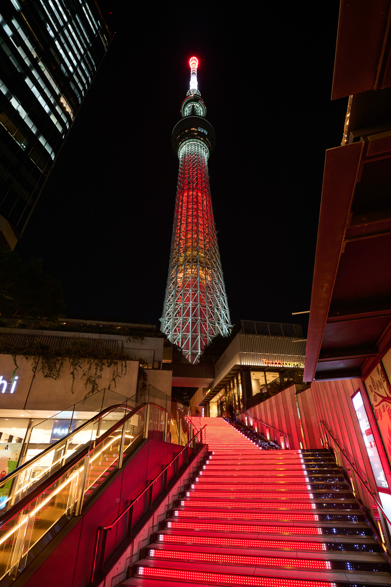 The "Staircase Graphical," a perfect spot for photos with Skytree in the background.
