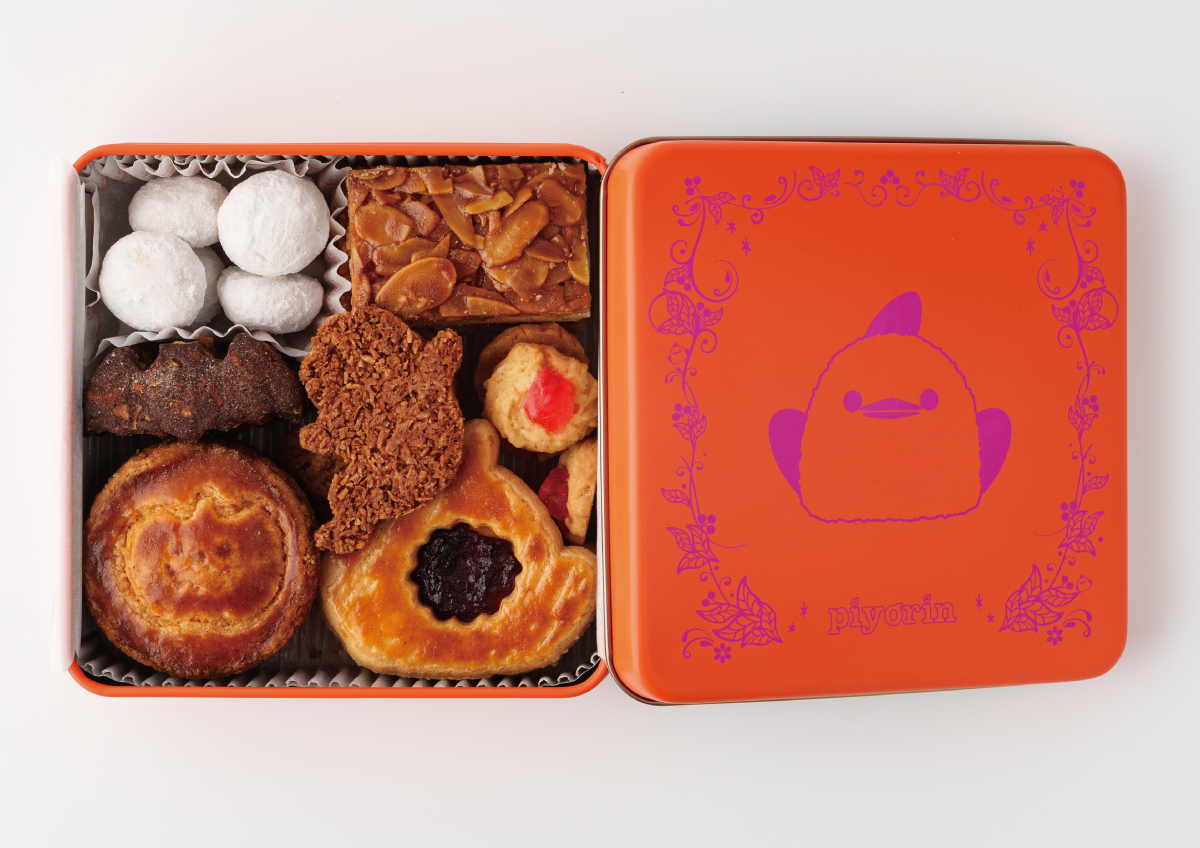 本格手作りの7種が入ったぴよりんの「クッキー缶」にハロウィンバージョン登場