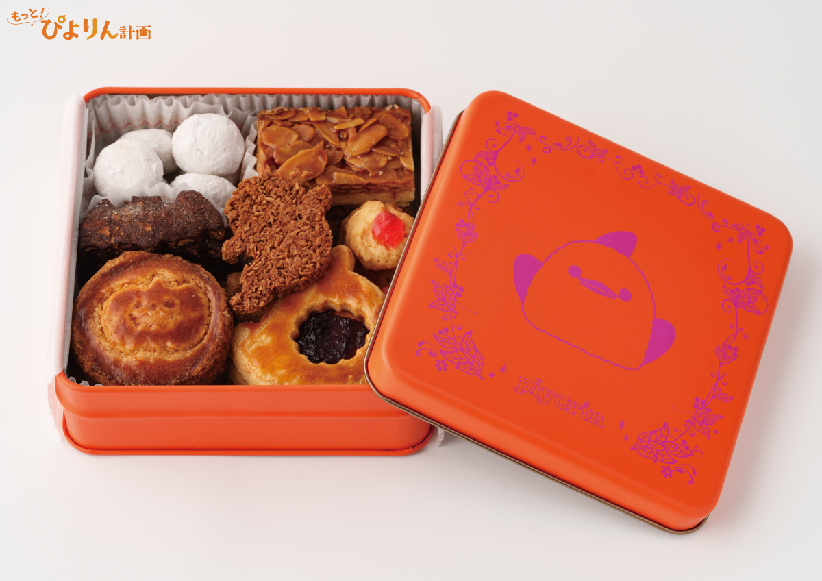 通常版のクッキー缶（左）とハロウィン版（右）。7種類のうち3種類がハロウィン限定デザインにアレンジされ、見た目も楽しい