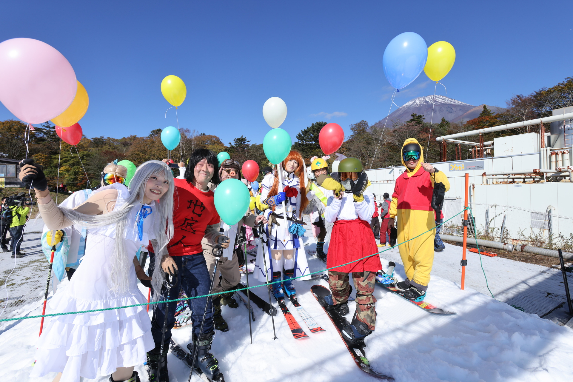 来場者と一緒にゲレンデオープンを祝う