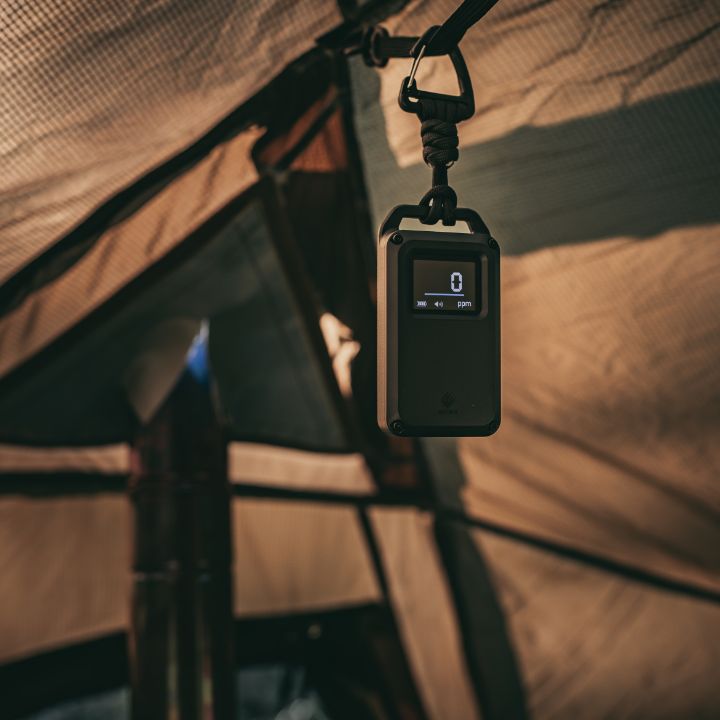 テントの骨組みなどに吊り下げての使用も可能