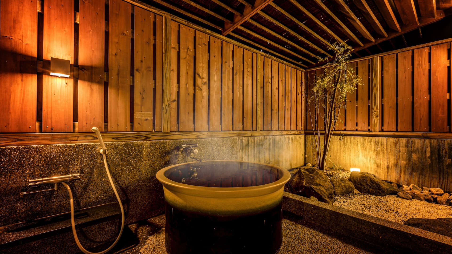 スタンダード露天風呂付き和室の浴槽