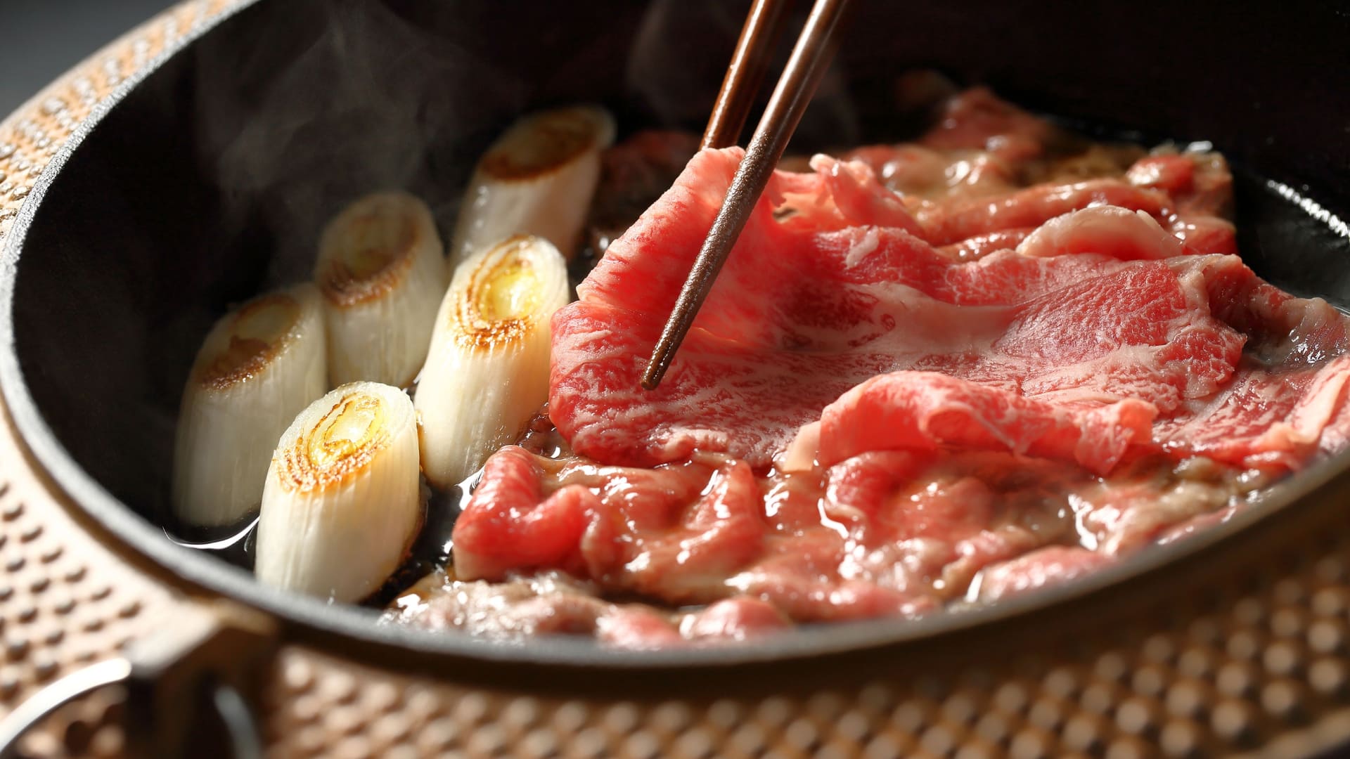 黒毛和牛ロース焼きすきや紅ズワイガニの脚のボイルも食べ放題