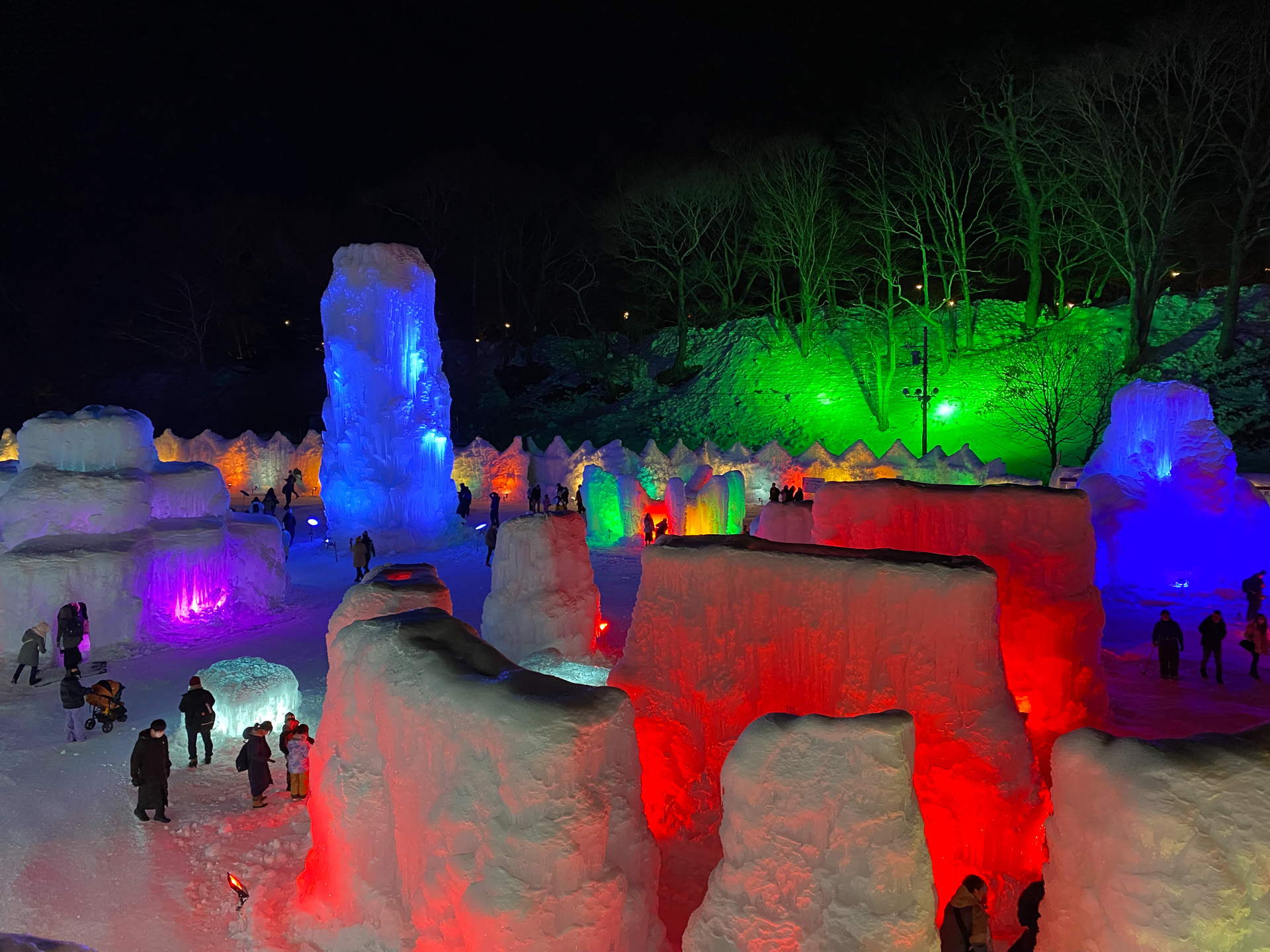北海道の冬が生み出す、氷のアート