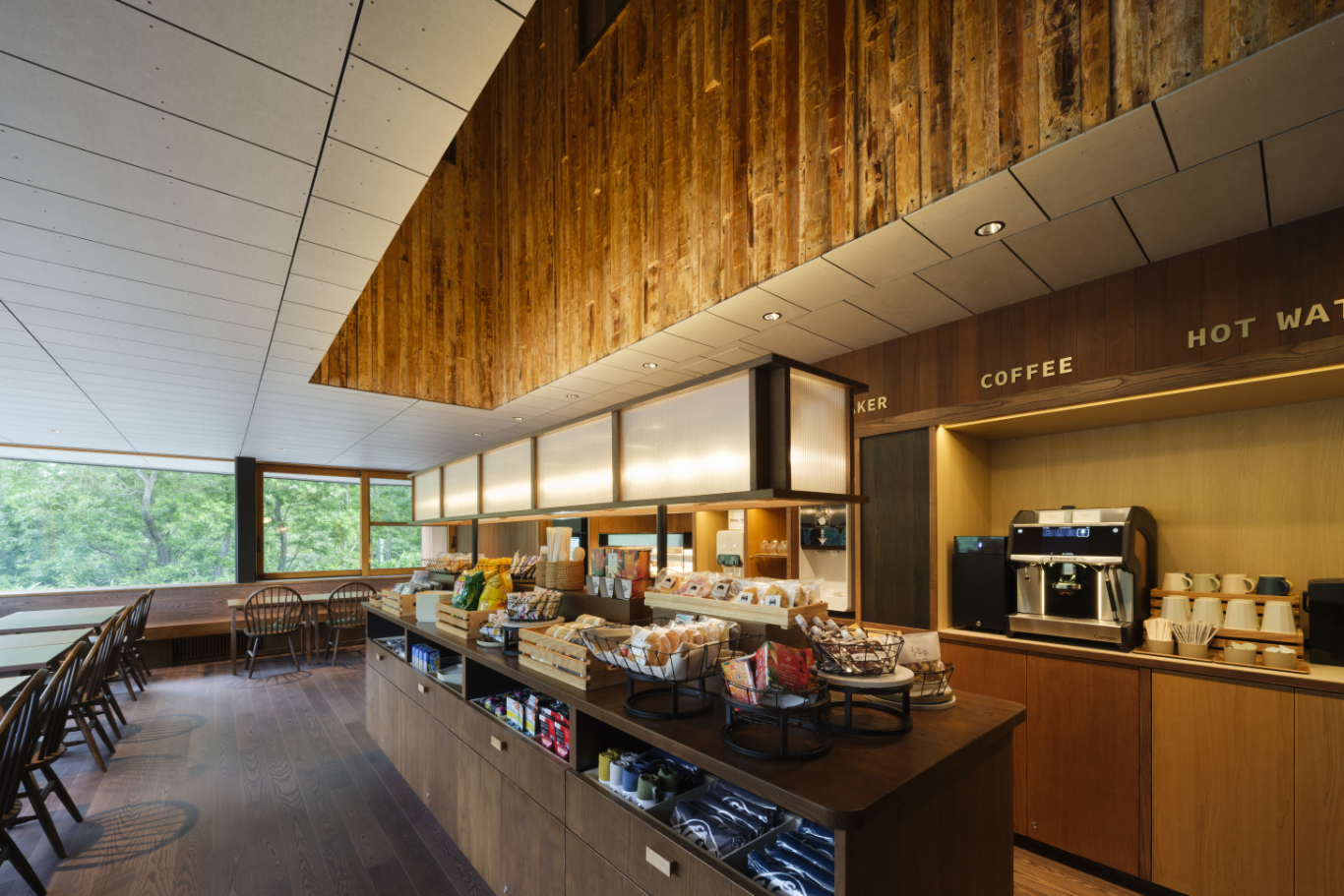 館内にあるラストコンビニ「Food＆Drink Station」