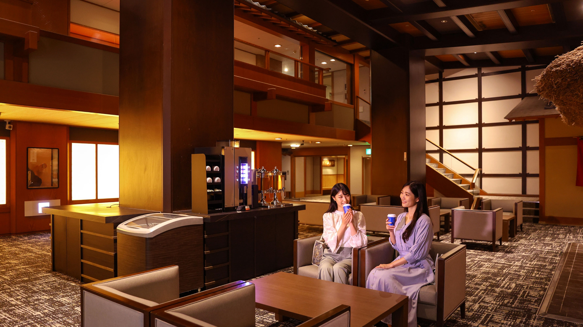 大浴場の入口にあるプレミアムラウンジ。アルコールも提供