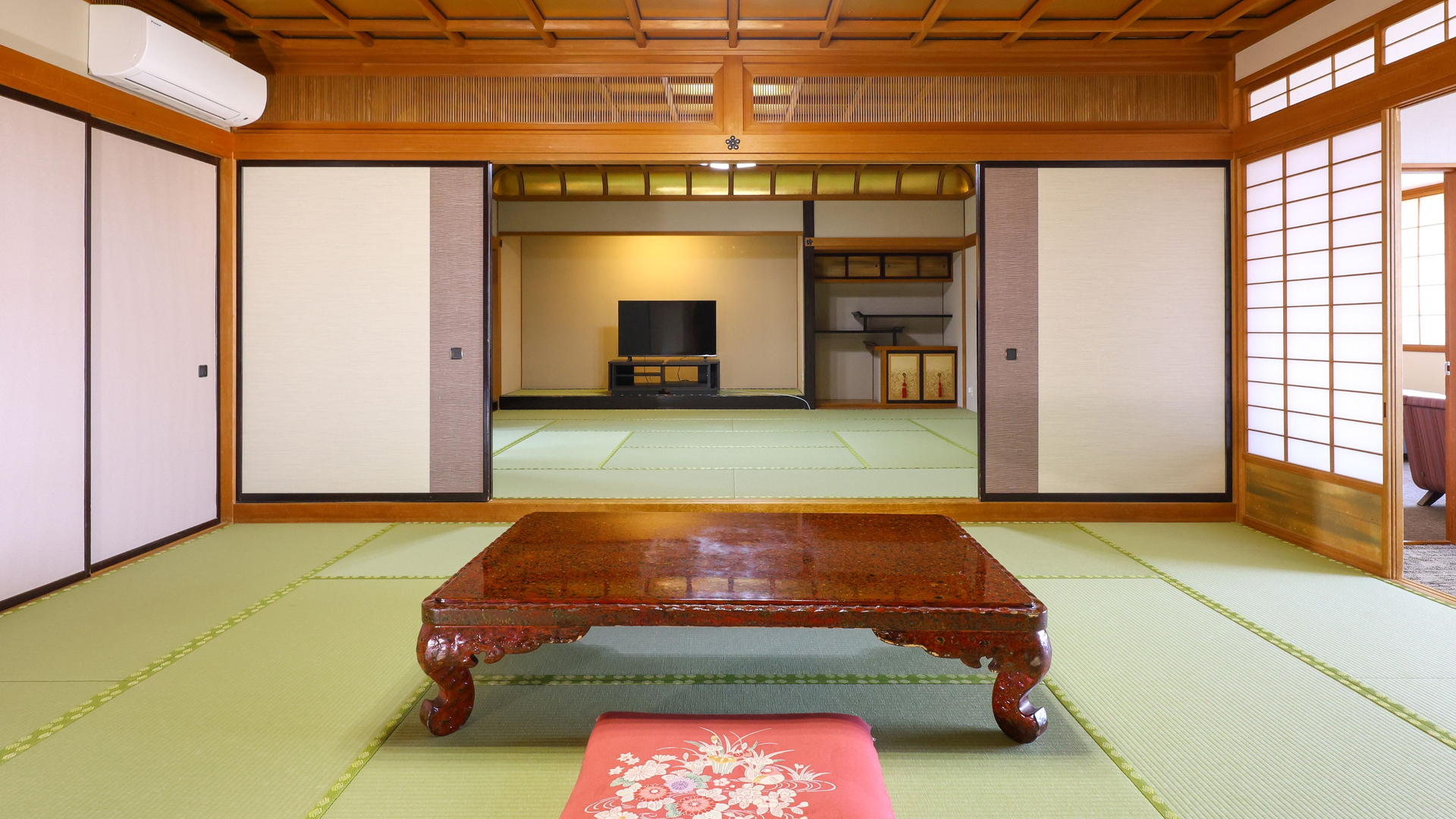 スイート和洋室ツイン15畳+12畳内風呂あり