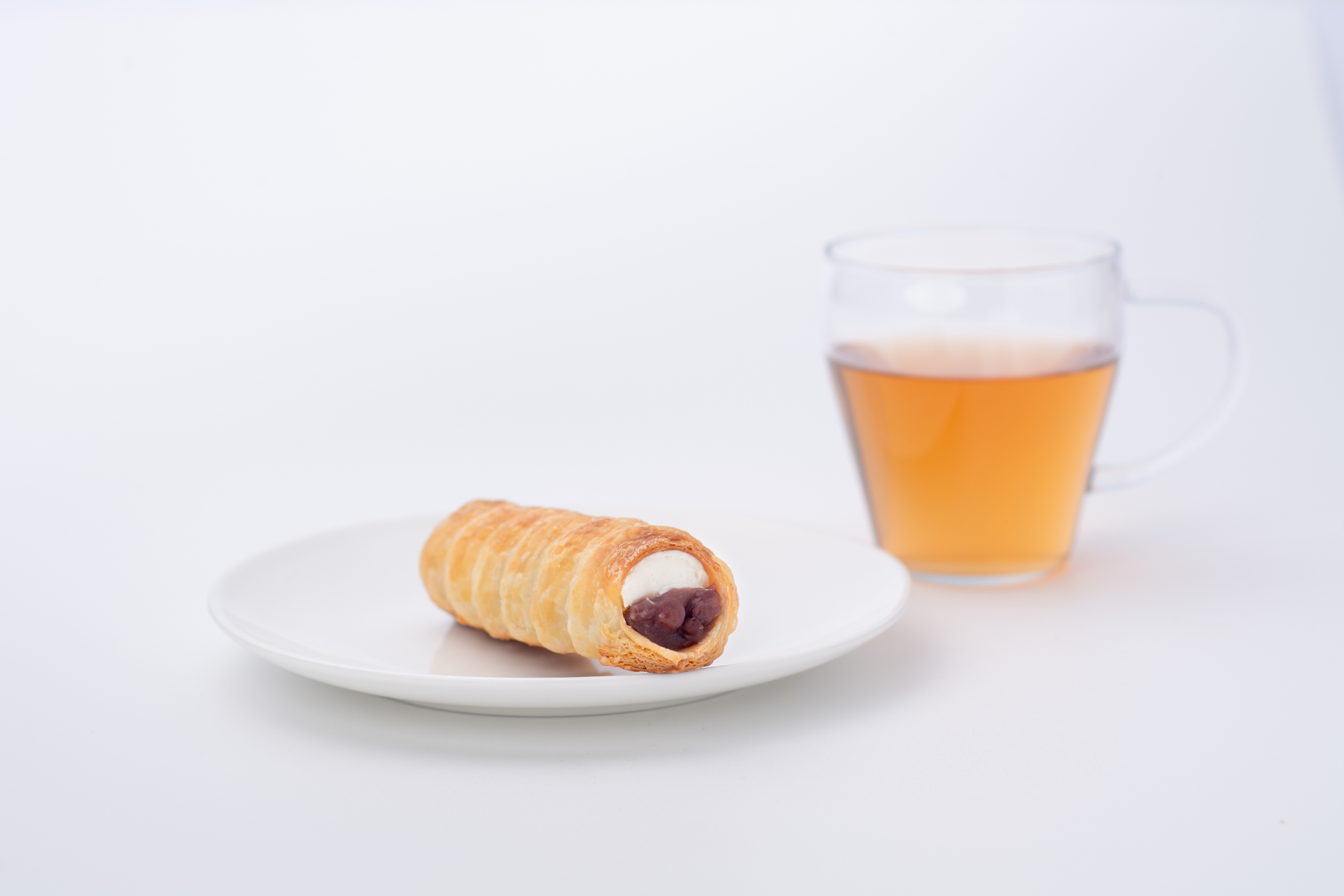 「あずきコルネ和三盆クリーム」あずき茶セット（イートイン・持ち帰り用単品）