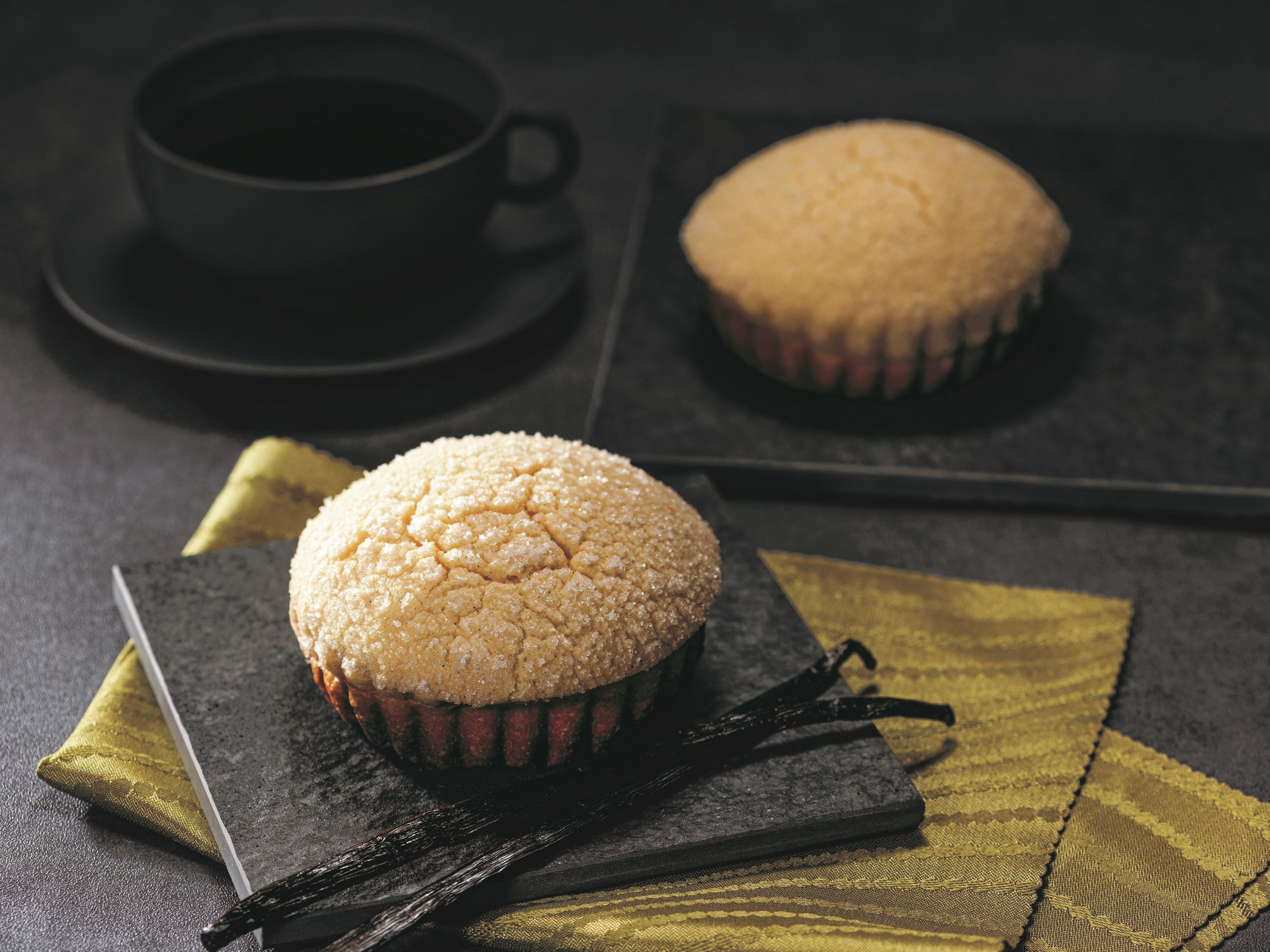 口どけのよいしっとりとしたブリオッシュ生地と、ザクザクとしたクッキー生地、2つの食感の絶妙なコントラストを最大限引き出すため、試行錯誤を繰り返したというメロンパン