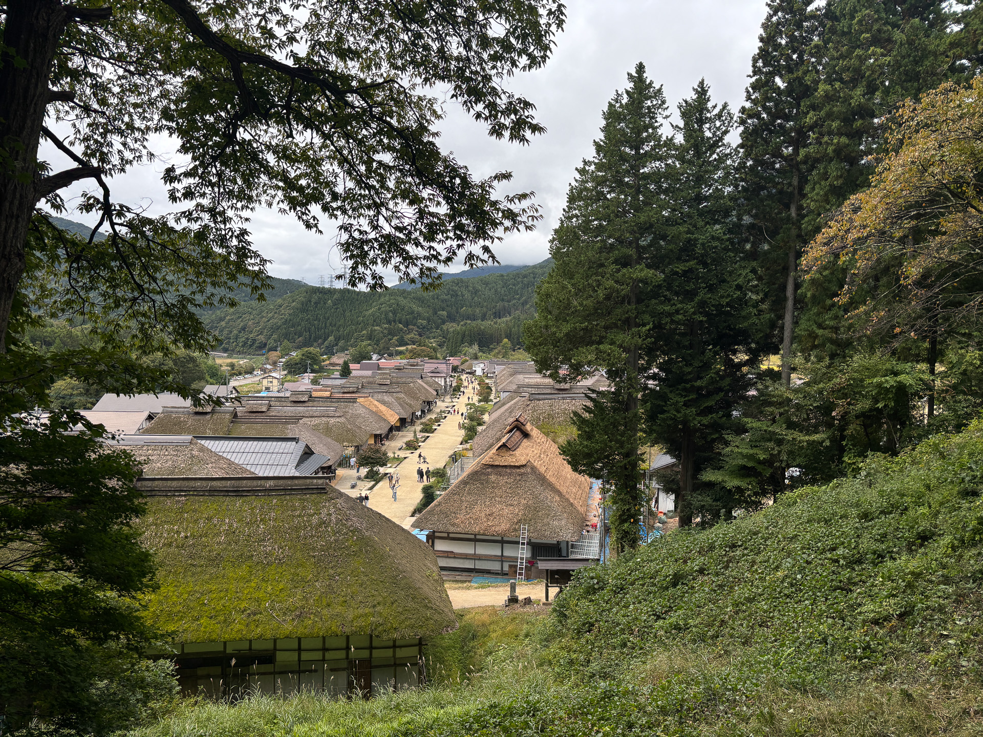 高台から見た大内宿