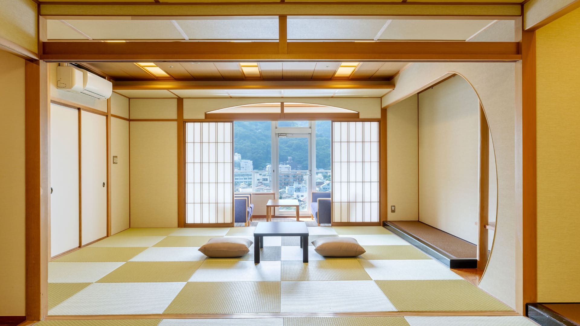 客室一例（スイート和洋貴賓室寛ぎ内風呂あり）