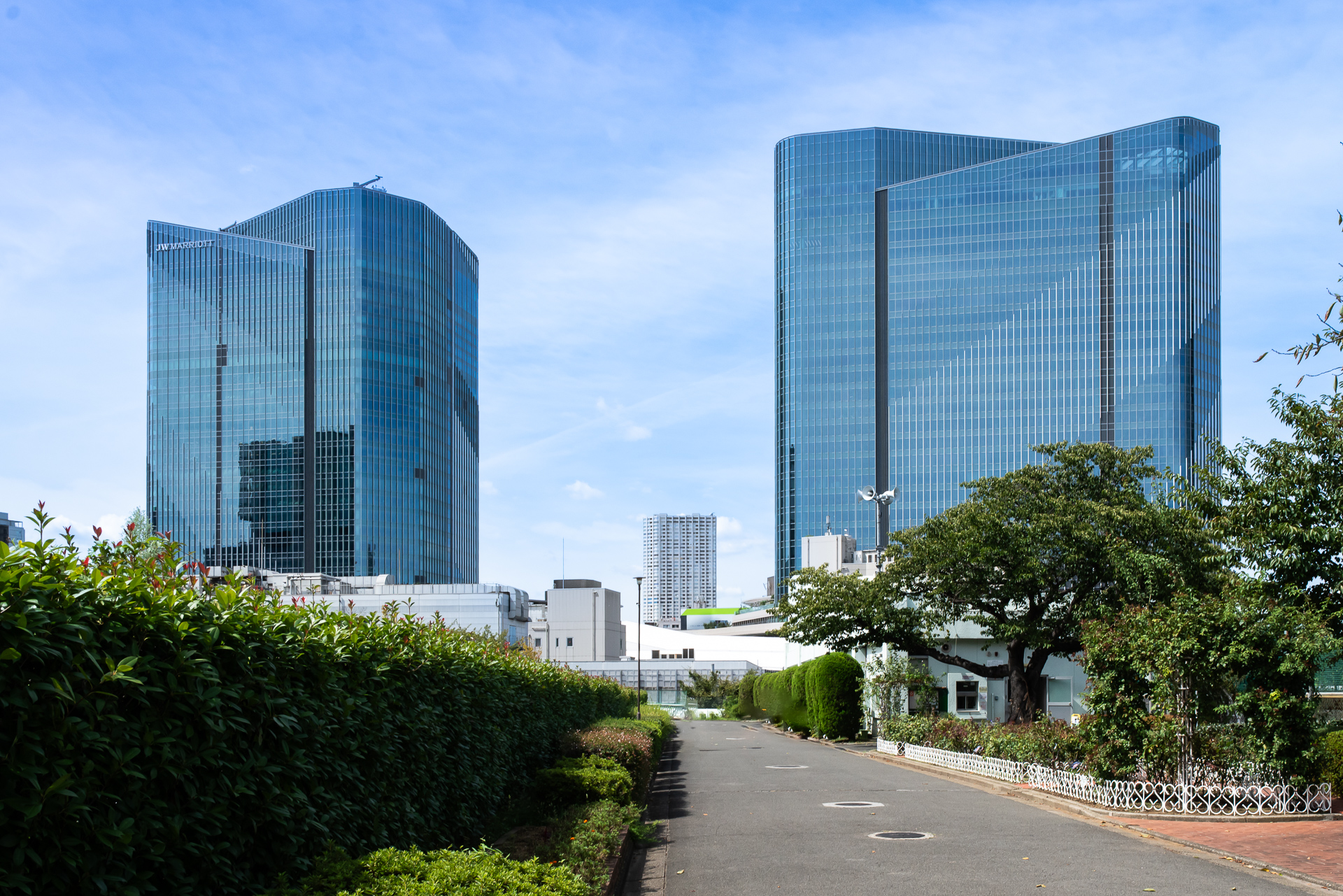 「South（左）」と「North（右）」で構成される「THE LINKPILLAR 1」
