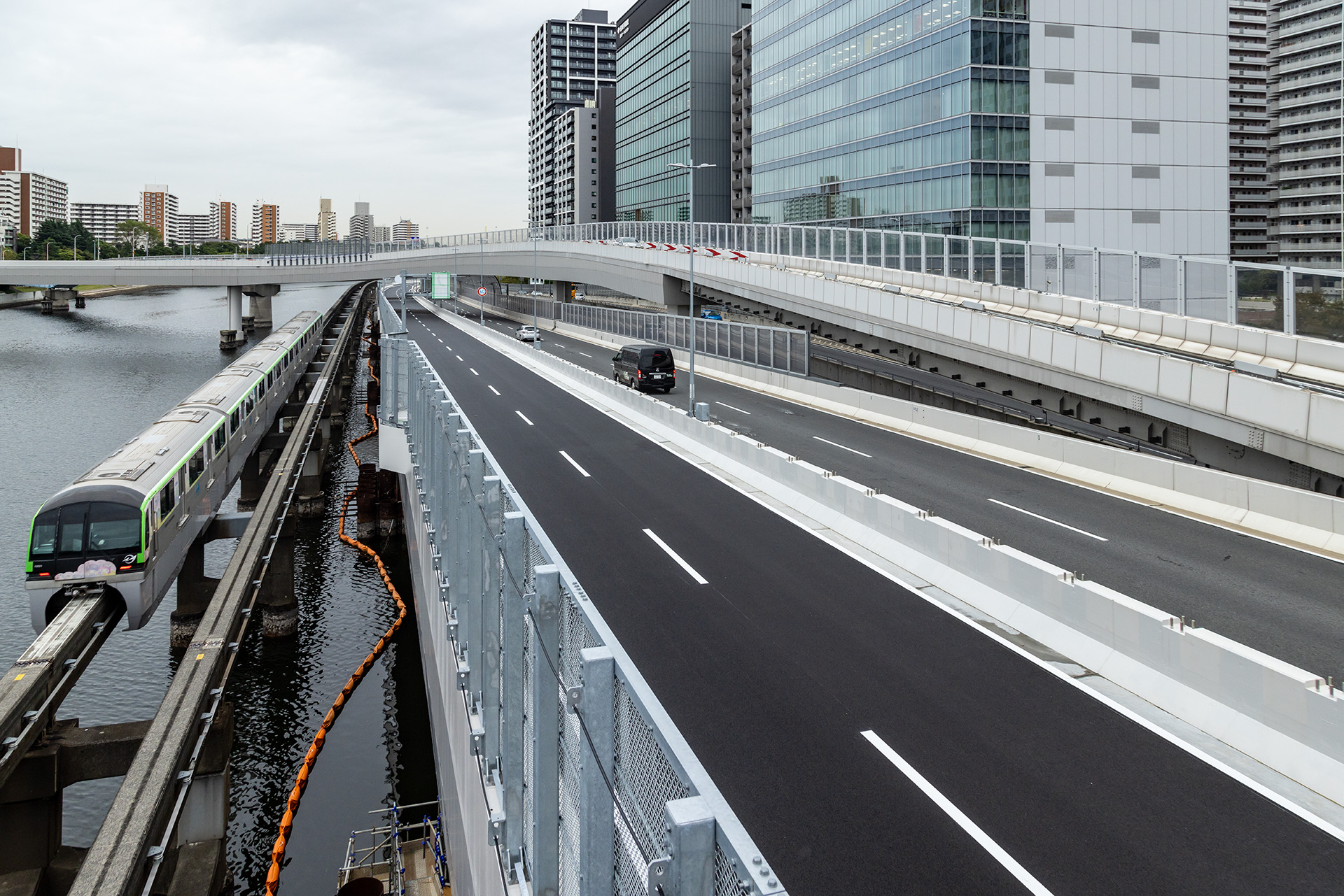 上を横切っているのが大井JCTからの流入路
