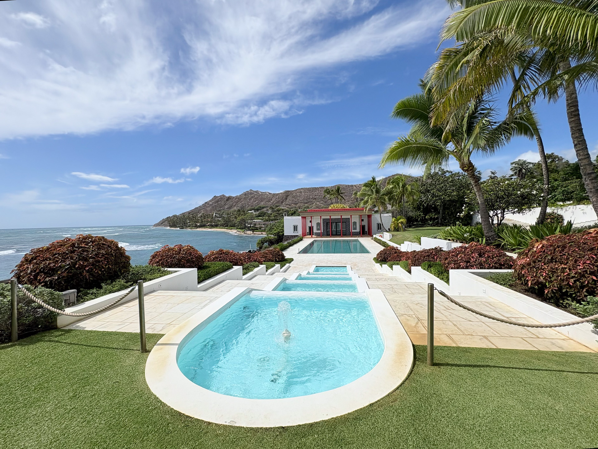 ドリスは、シャングリ・ラ邸を「学者、学生、そしてイスラム美術の発展と保存に関心を持つ人々に開放し、その敷地を一般に公開する」よう遺言に記した。そして2002年にイスラム美術の宝庫が一般公開された