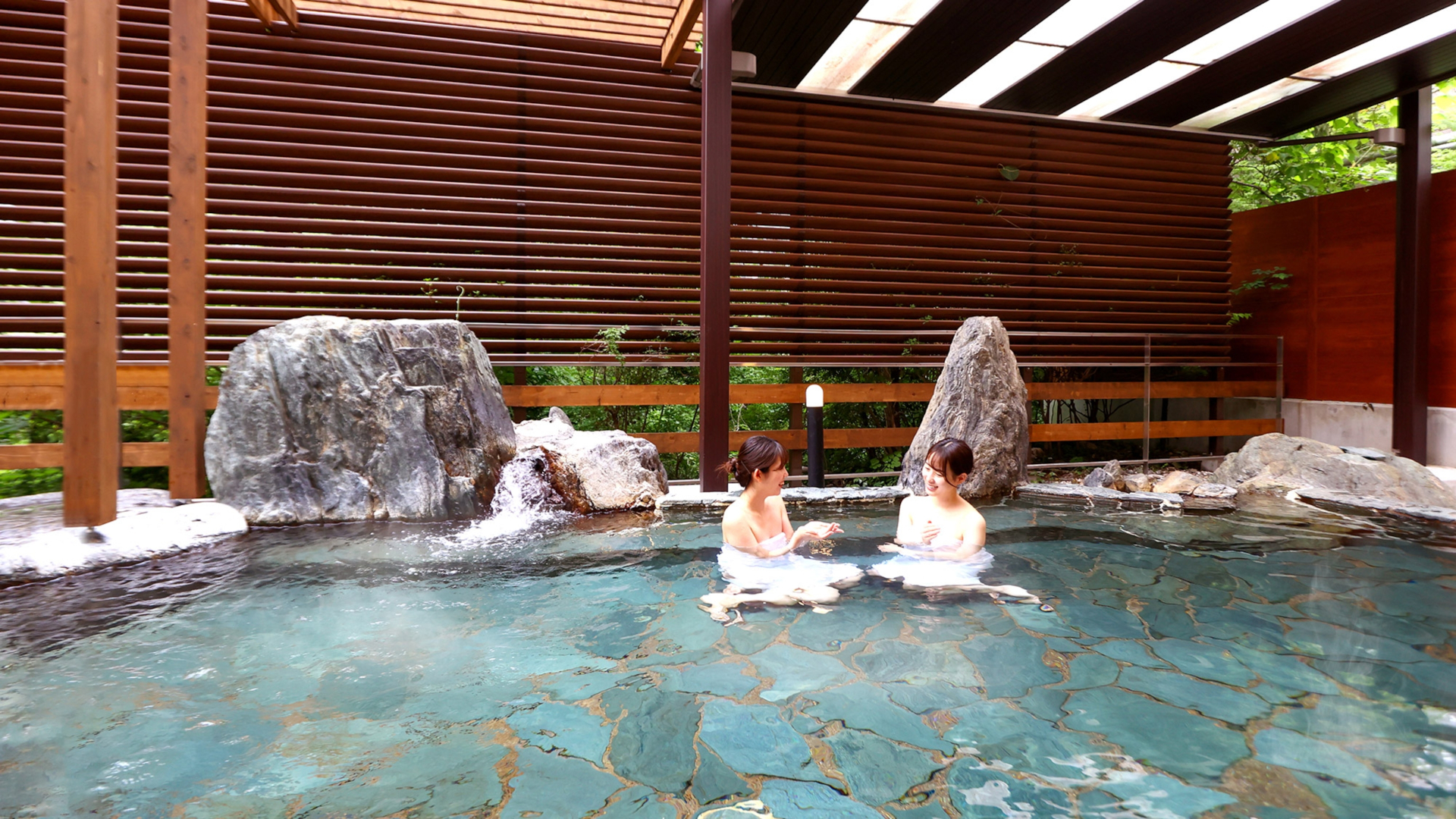 鬼怒川を望む「五十里の湯」（男女入替制）