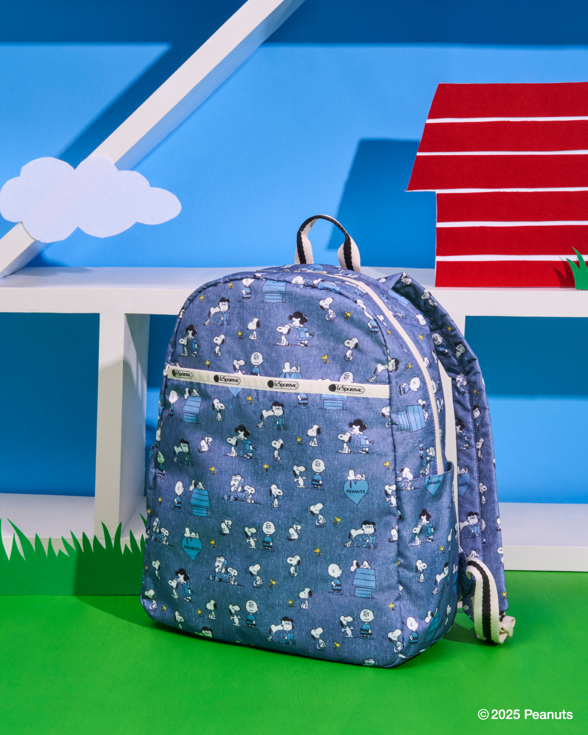 「Large 2way Tote」。ふんわりやわらかなボア素材のラージトートバッグで、内側はブルーの総柄