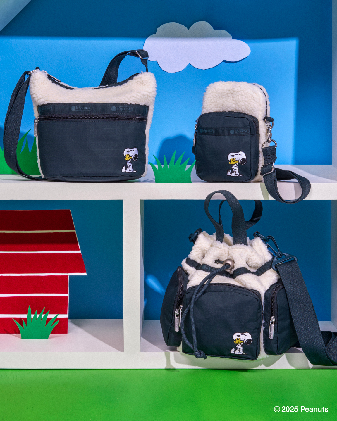 左上「Mini Bucket Shoulder Bag」、右上「Mini Phone Bag」、右下「Conv Drawstring CRSSBDY」。ボア素材とダークグリーンのナイロン生地を組み合わせた冬らしいデザイン