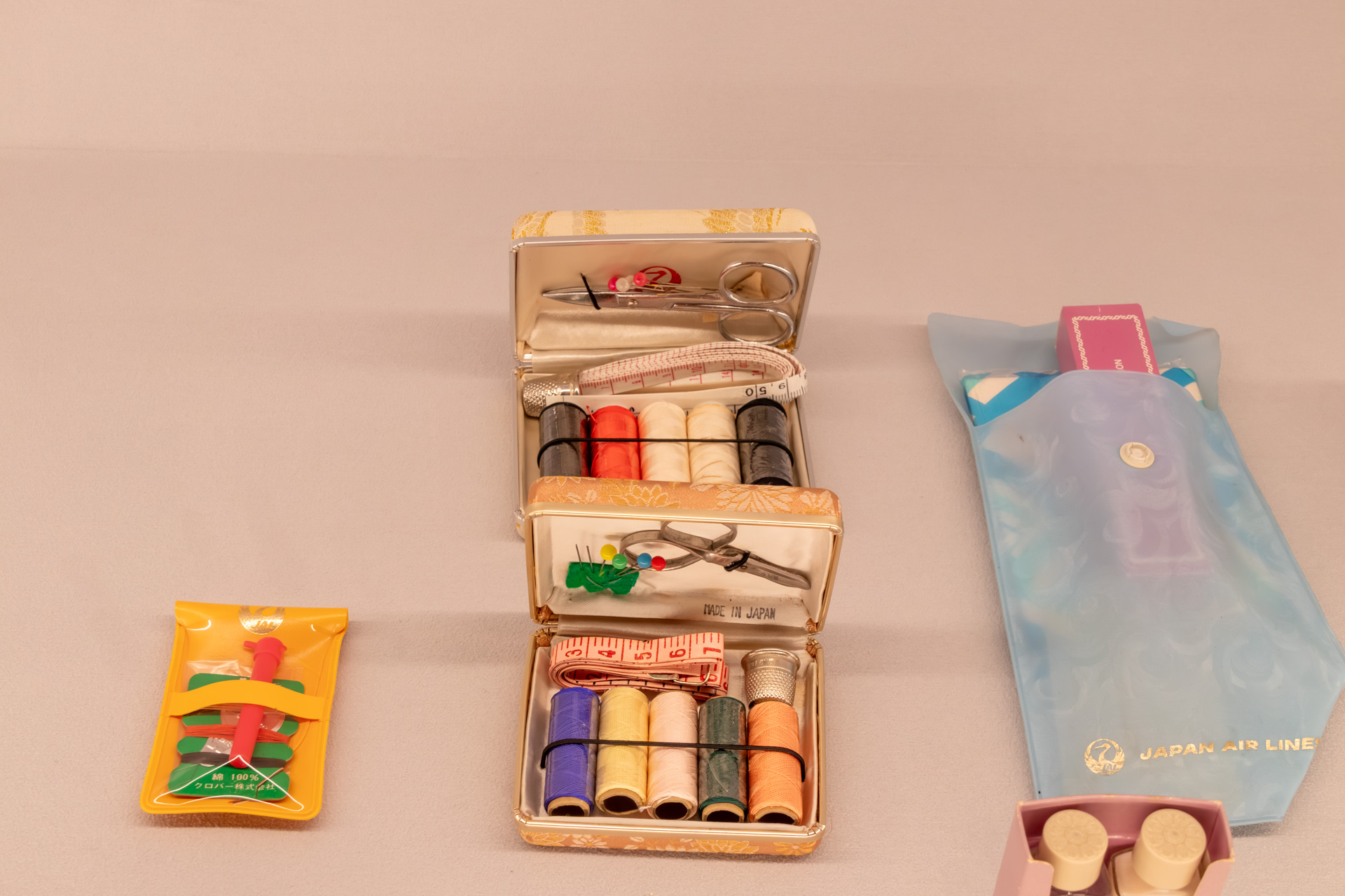 そのなかにはソーイングセットやネイルキットなども
