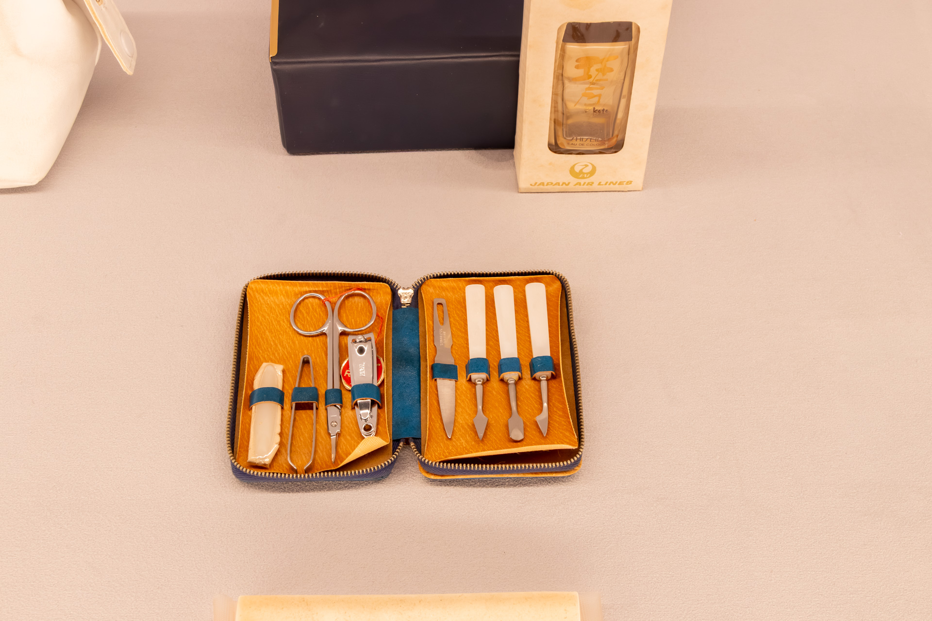 そのなかにはソーイングセットやネイルキットなども