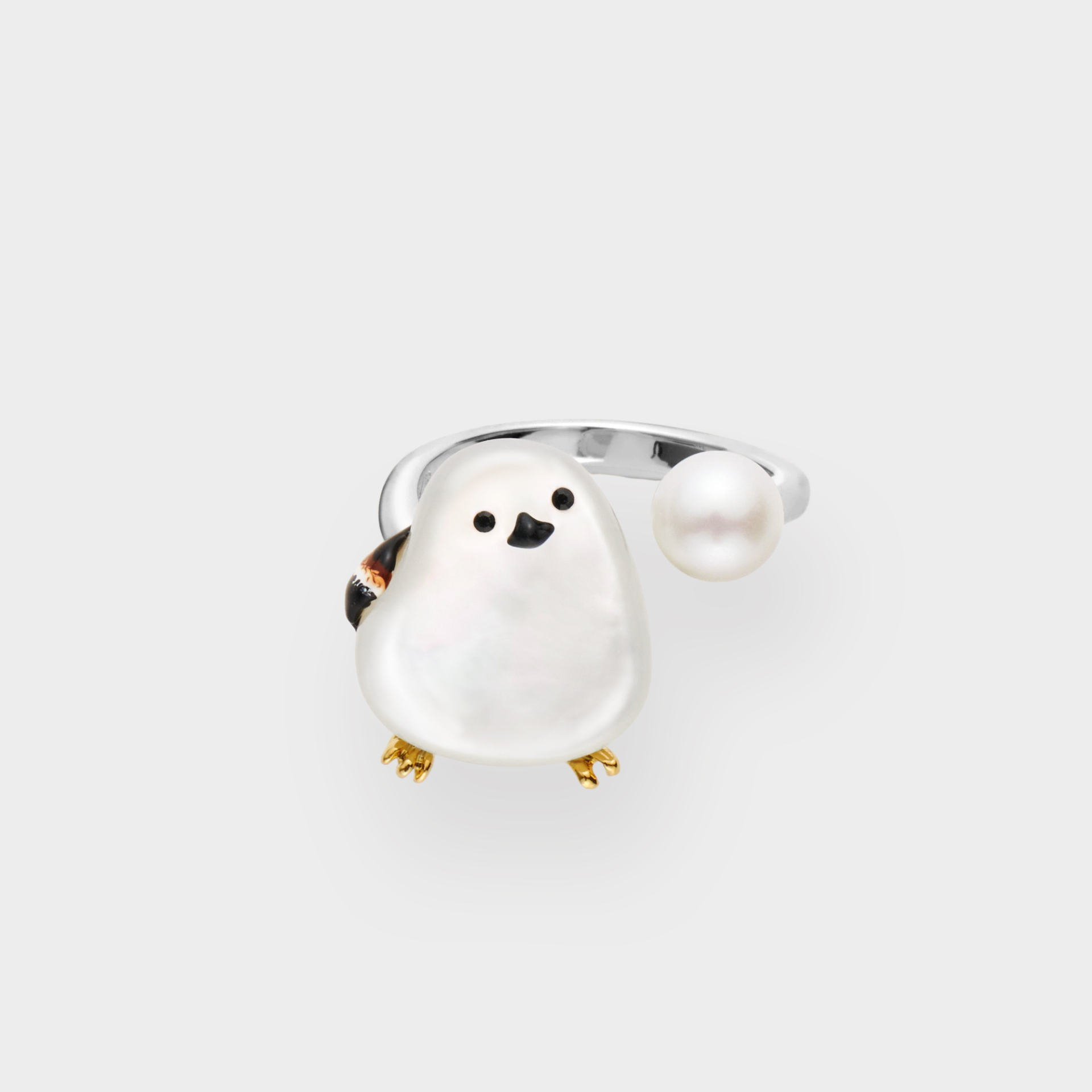 リング・ポーチセット（2万5300円）。ポーチはサークル型