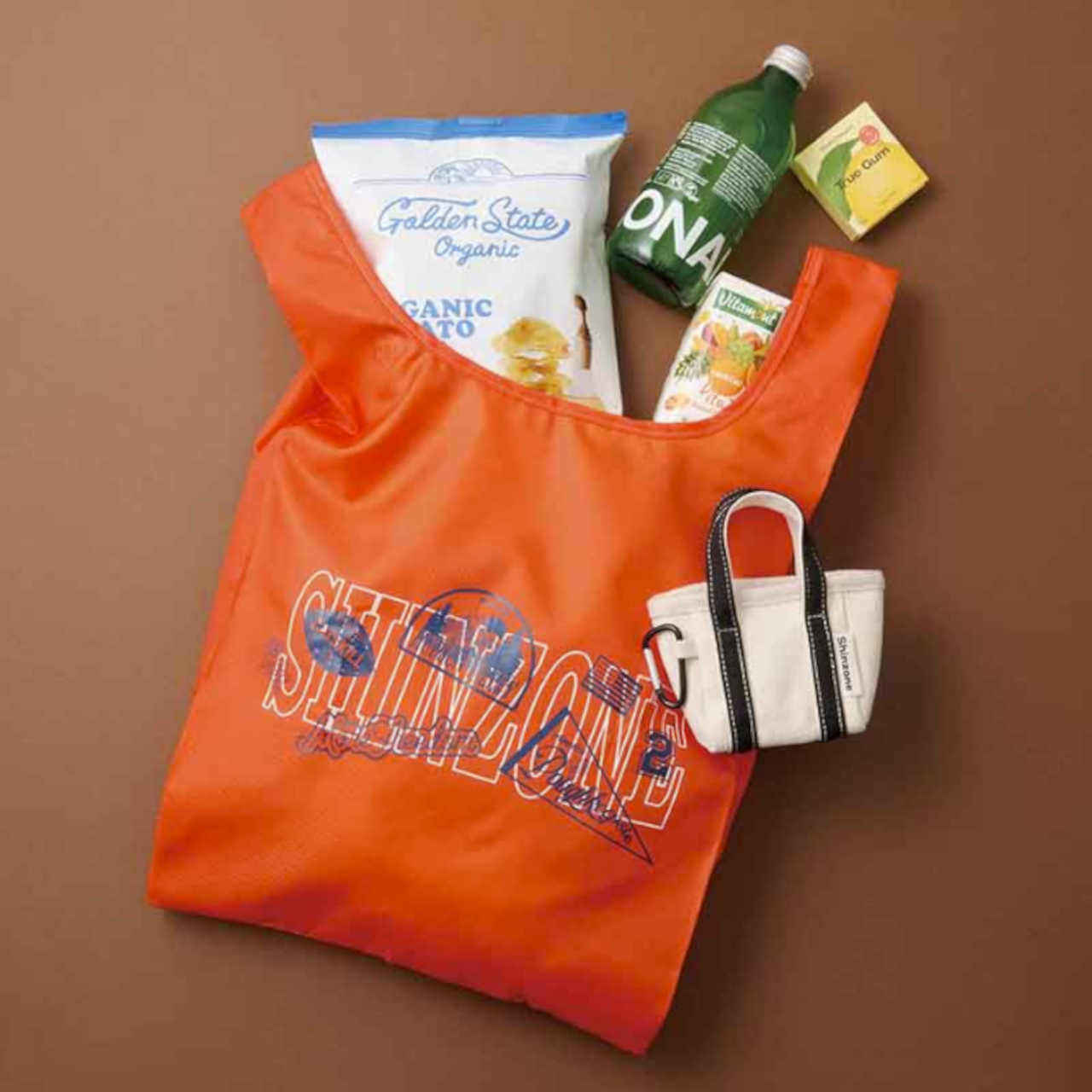 宝島社「オトナミューズ」12月号増刊は、Shinzoneのチャーム付きエコバッグが付録