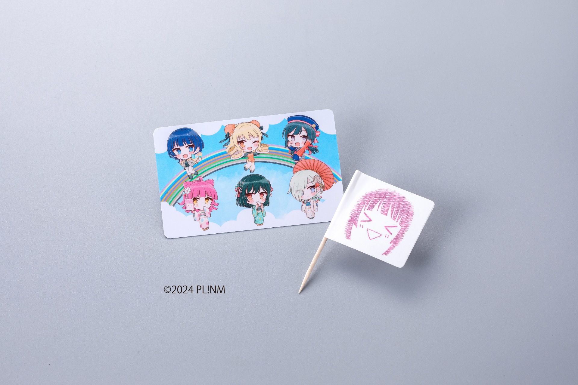 璃奈ちゃんボードをイメージしたオリジナルランチ旗「璃奈ちゃんフラッグにっこりん」も封入