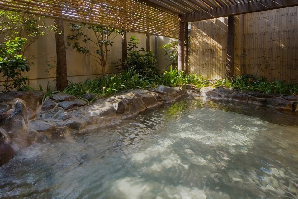 日本三大美人の湯「嬉野温泉」堪能できる大浴場の露天風呂と内湯