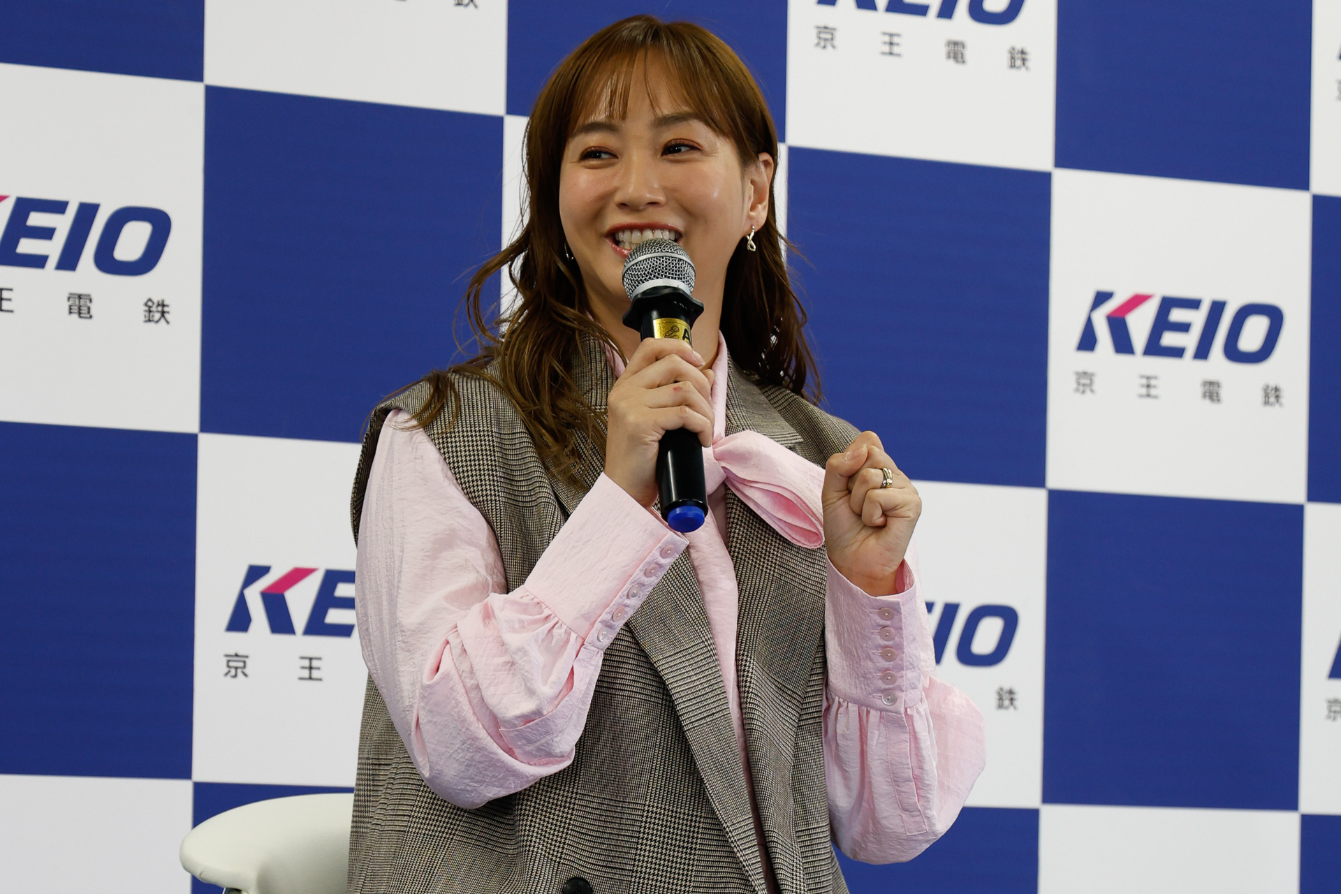 現車の取材に先立ち、藤本美貴さんによるトークセッションを行なった