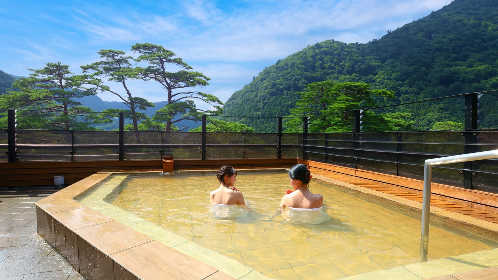眺望抜群の展望露天風呂