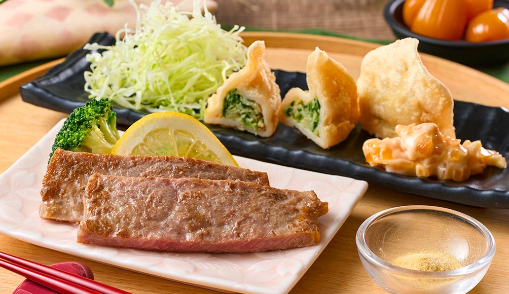 焼きたてのステーキや栃木名物の餃子