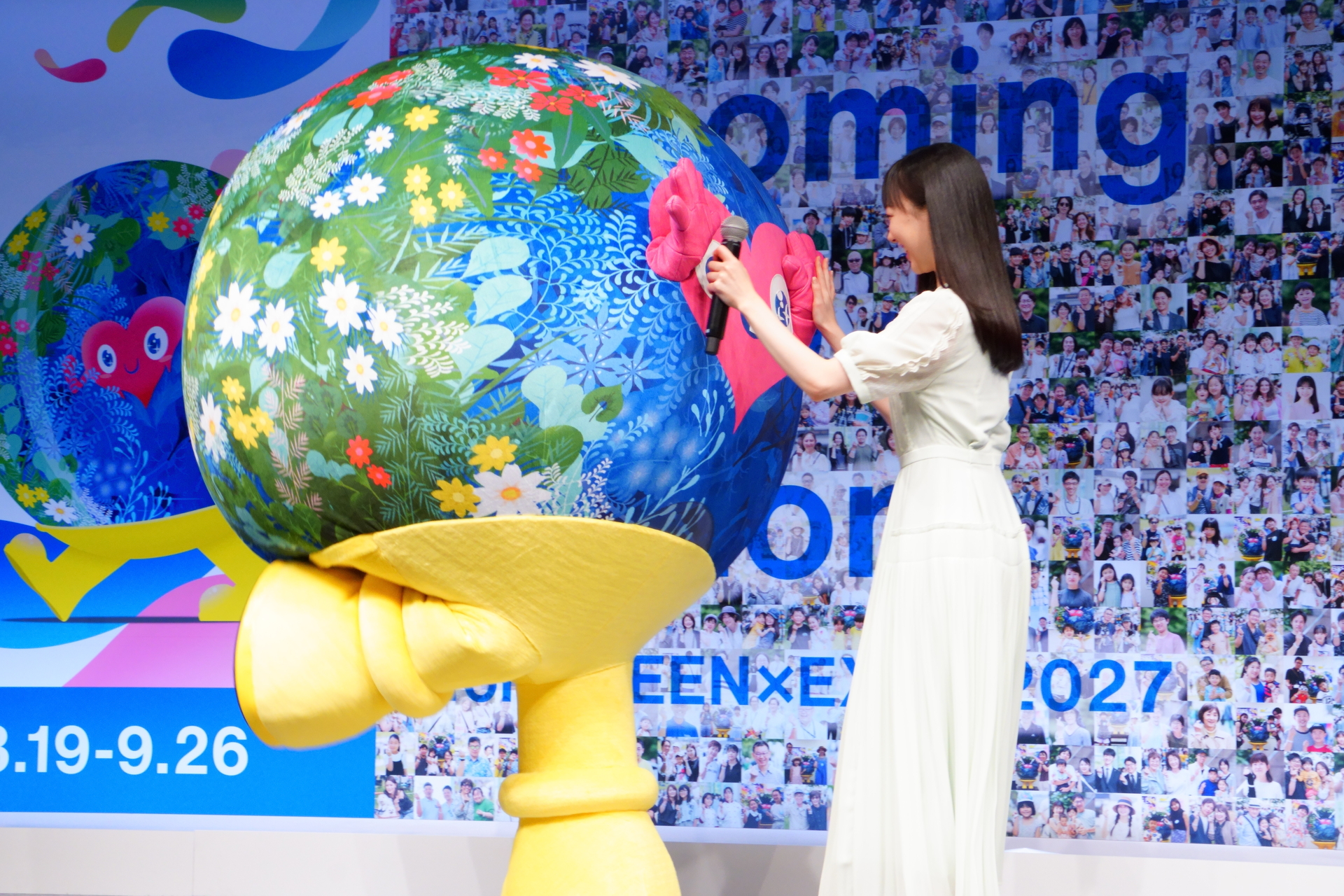 トゥンクトゥンクと交流する芦田さん