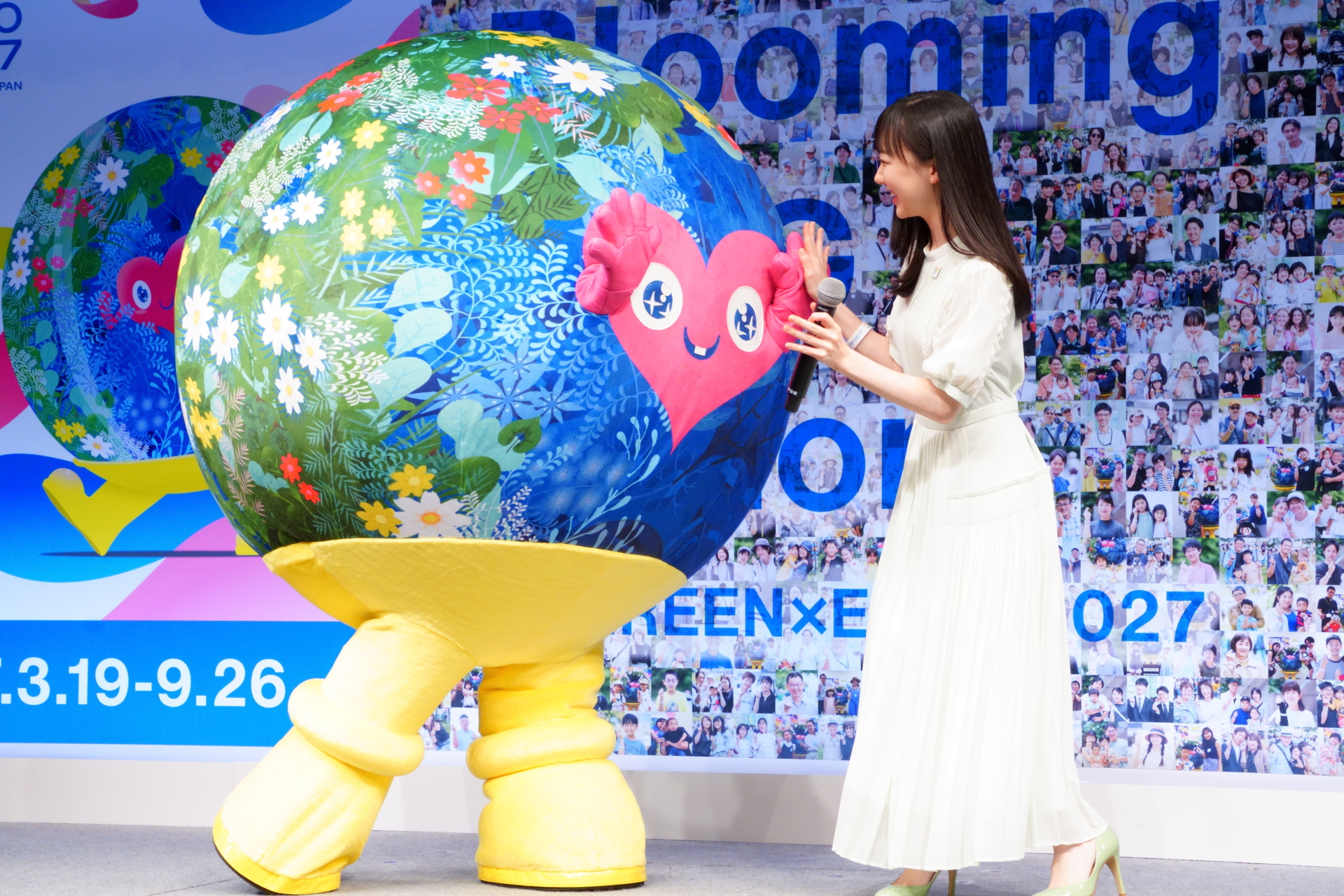 トゥンクトゥンクと交流する芦田さん