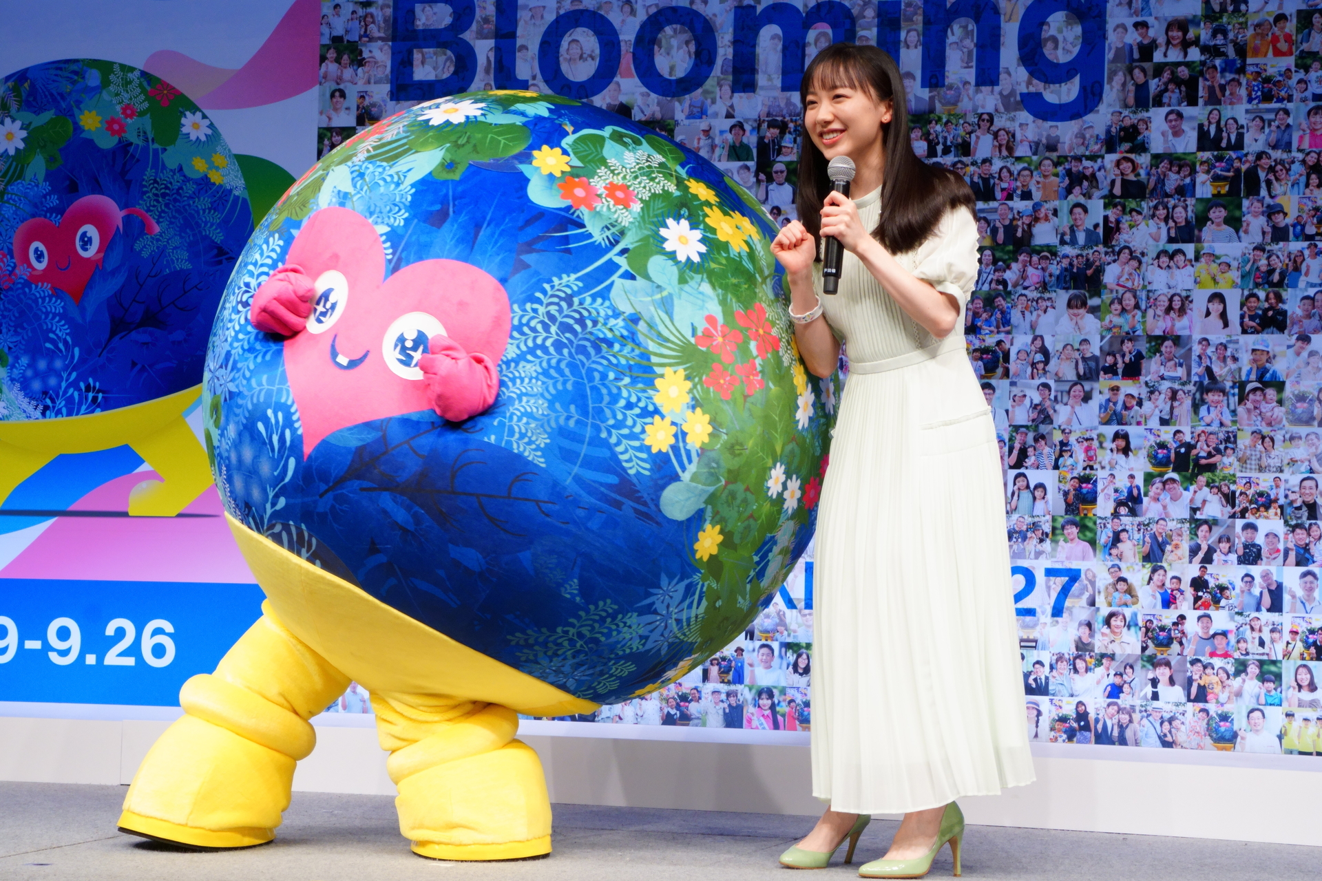 トゥンクトゥンクと交流する芦田さん