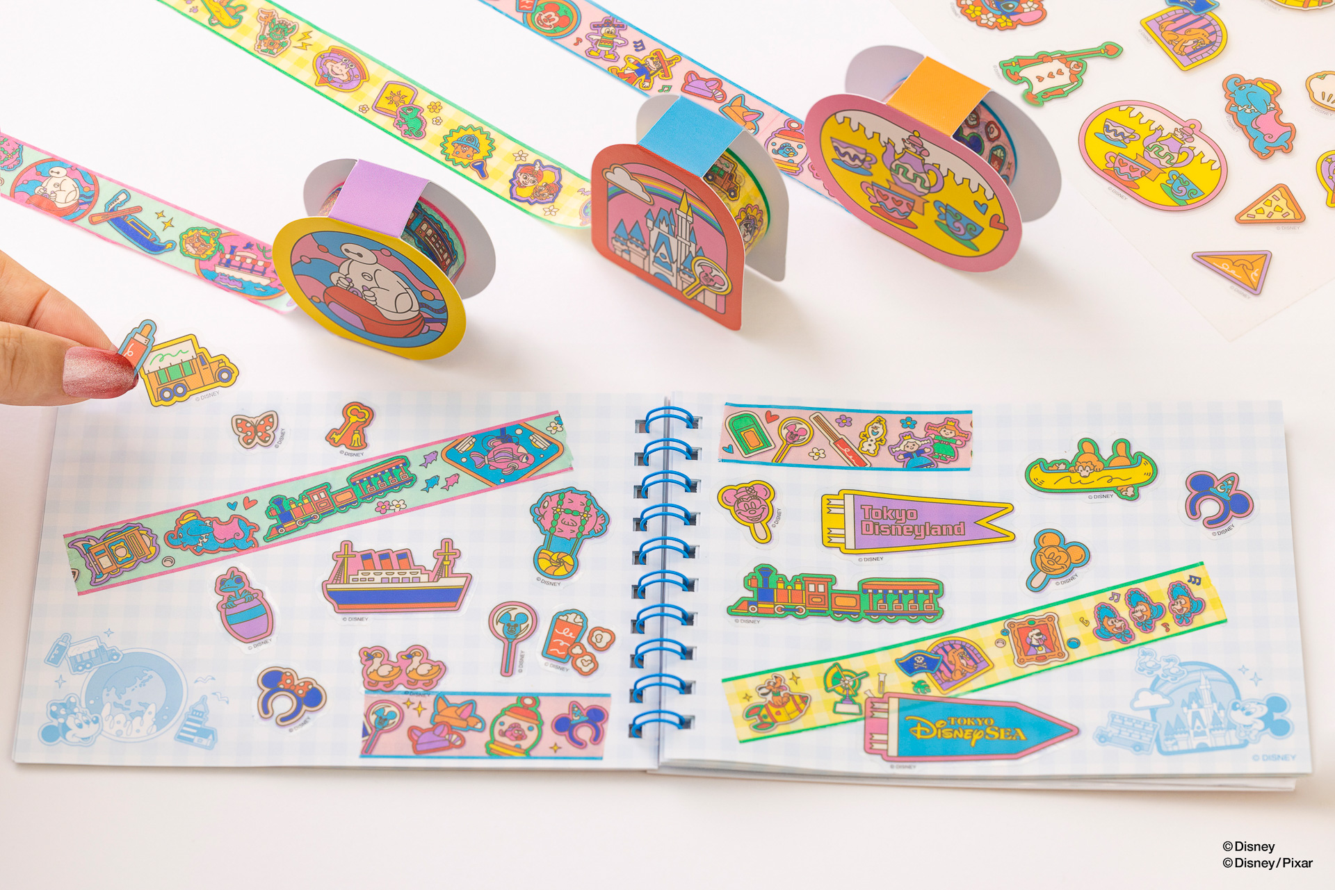 お土産として購入後、シェアできる文房具などを豊富に揃える