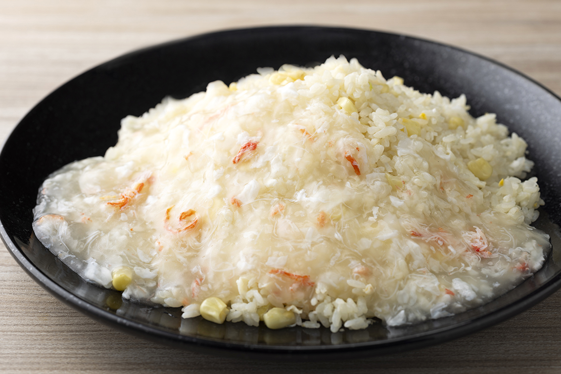 竹内養鶏場「米艶」を使った蟹餡かけ白チャーハン