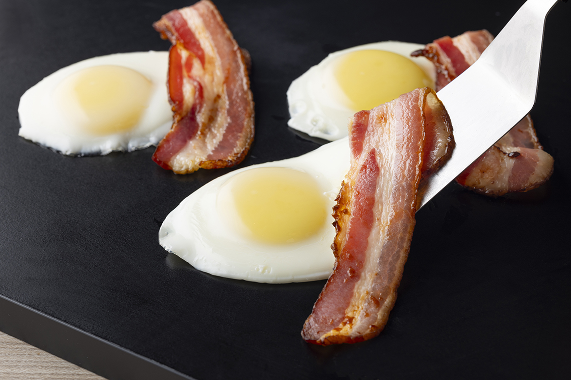 竹内養鶏場「米艶」とトンデンファームのベーコンのベーコンエッグ（ディナー限定）