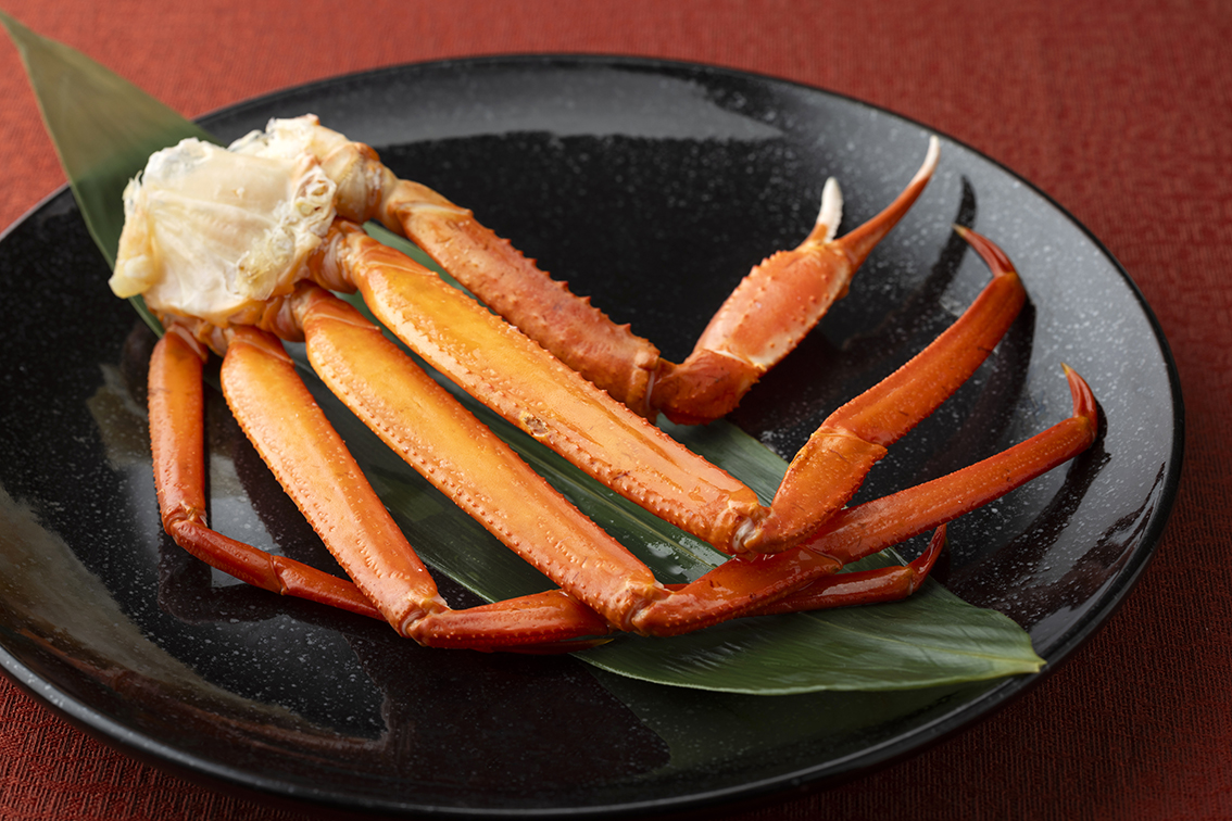 ランチ限定の選べる一皿「北海道産紅ズワイ蟹 1肩」もしくは「北海道産ホタテ殻焼き ブルギニョンバター」