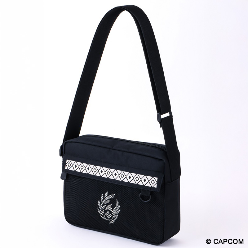 フロントに調査隊エンブレム、背面にはタイトルロゴの刺繍入り。どちらを表にしても使える両A面仕様