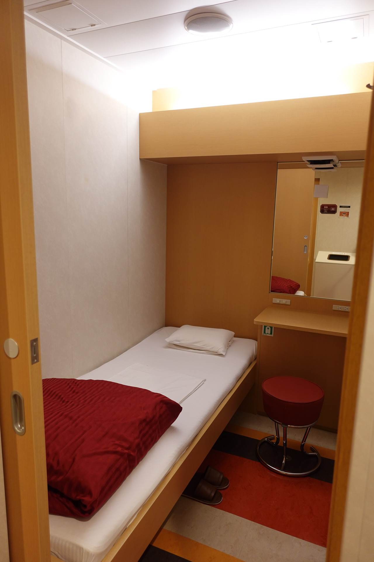 オレンジフェリーの船室