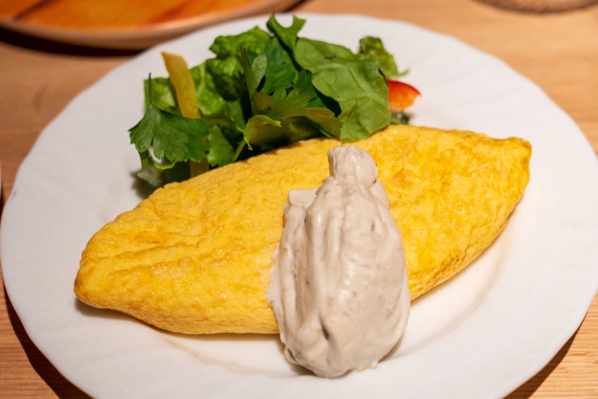 相模の赤玉子のオムレツ ポルチーニのクリームソース