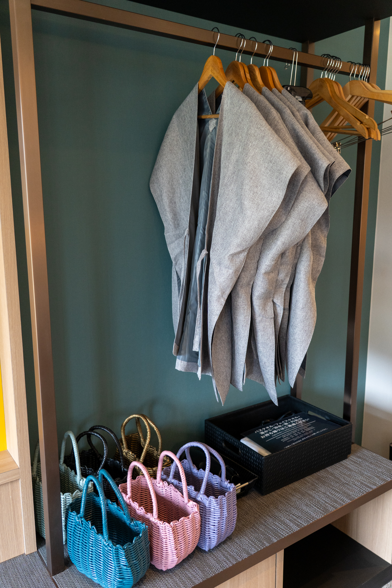 浴衣の上に羽織る茶羽織や湯かごの用意も