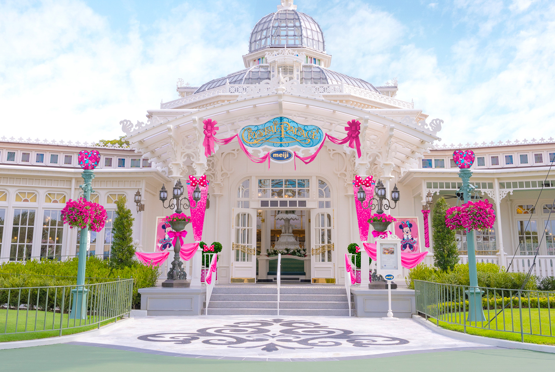 「クリスタルパレス・レストラン」ではミニーの装飾をプラス