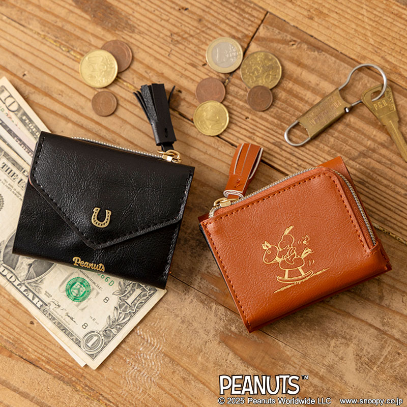 宝島社から「SNOOPY YEAR OF THE HORSE MINI WALLET BOOK」2色が発売