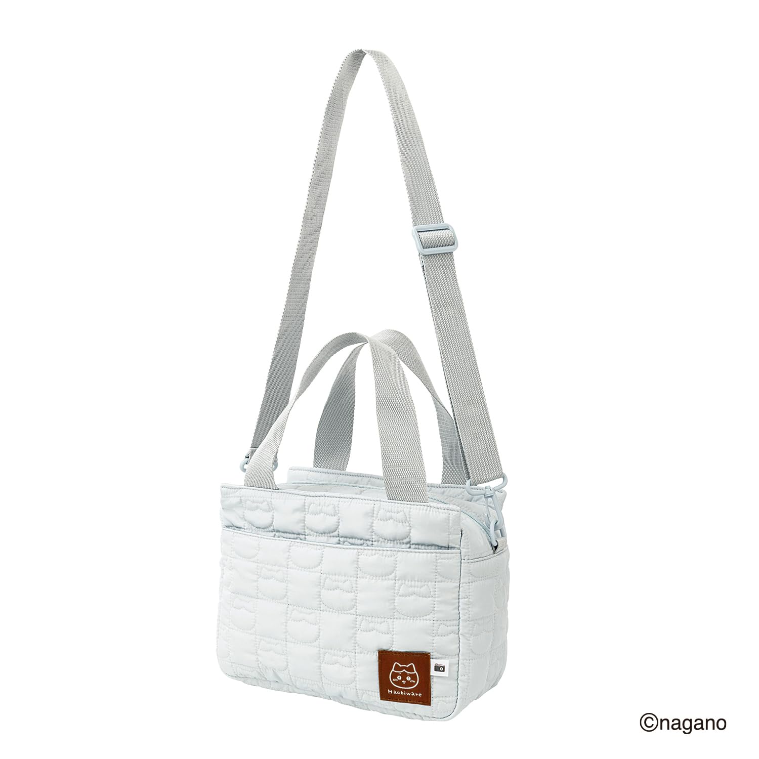 「CHIIKAWA 2WAY QUILTING BAG BOOK ハチワレver.」。長さ調節＆取り外し可能なショルダーストラップ付き