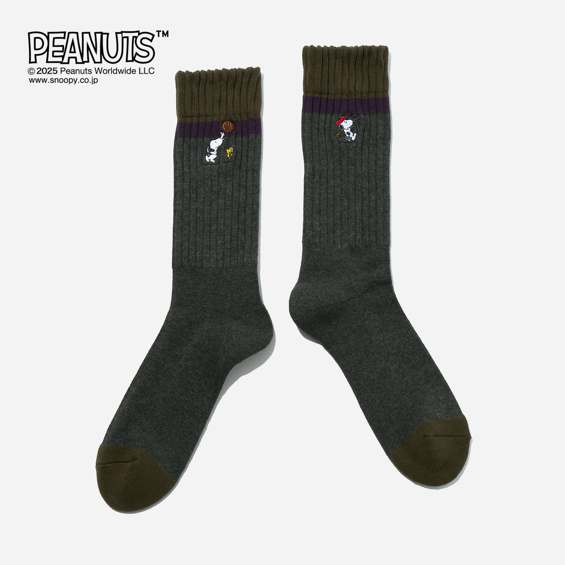 チャコールグレー